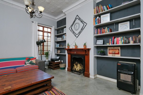 How Can UK Homeowners Navigate the Real Estate Market Challenges?